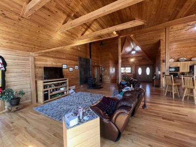 Log Home & 40 Acres For Sale In Nw Missouri - image 4