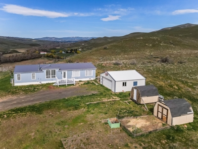 Newly Renovated, Panoramic Views of Wenas Lake on 2 Acres! - image 44