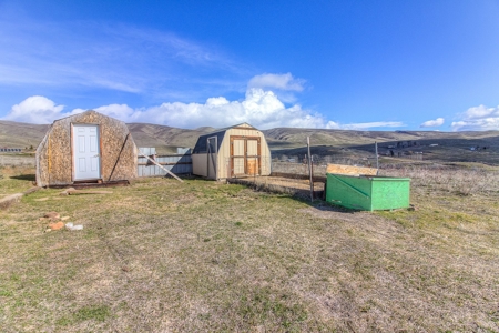 Newly Renovated, Panoramic Views of Wenas Lake on 2 Acres! - image 9