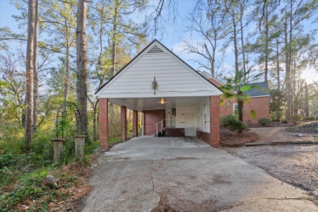 Remodeled Cape Cod Home, Forest, Pond in Cheraw, SC - image 6