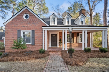 Remodeled Cape Cod Home, Forest, Pond in Cheraw, SC - image 3