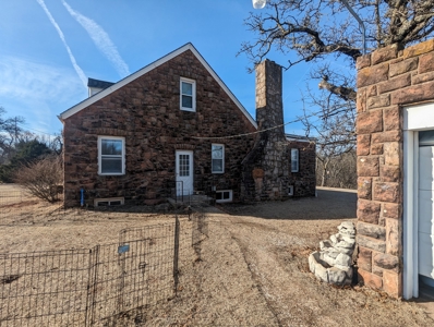 Historic Home on 2.5 acres, Highway 86 Frontage in Perry, Ok - image 9