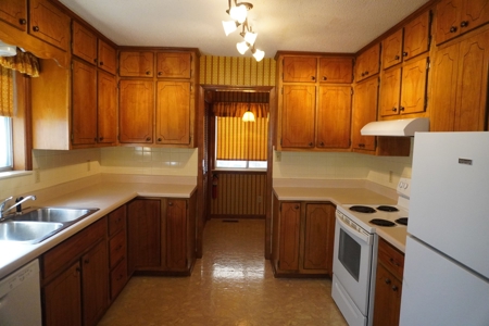 Retirement Manor Home For Sale In Horseshoe Bend, Ar - image 6
