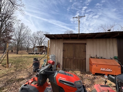 Cabin on 1.84 Acres for Sale in Howell County, Missouri - image 11