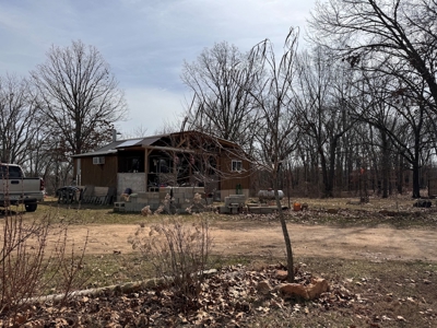 Cabin on 1.84 Acres for Sale in Howell County, Missouri - image 3