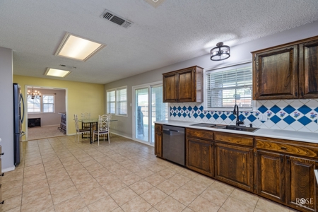 Large Home in Green Acres Estates San Angelo, Texas - image 37