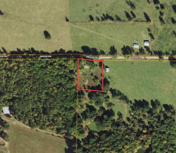 Country Home on 1.5 Acres in Alton, Missouri - image 2