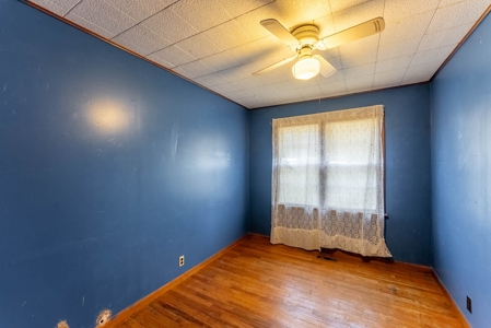 Country Home on 1.5 Acres in Alton, Missouri - image 10