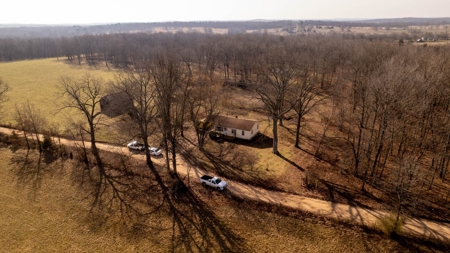 Country Home on 1.5 Acres in Alton, Missouri - image 17