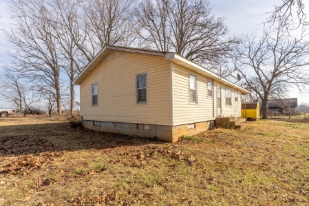 Country Home on 1.5 Acres in Alton, Missouri - image 5