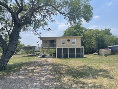 Waterfront Home in George West, TX - image 1
