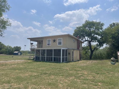 Waterfront Home in George West, TX - image 3