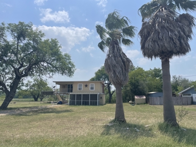 Waterfront Home in George West, TX - image 33