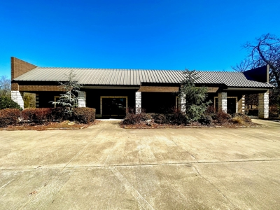 Commercial Office Building w/Acreage for Sale Antlers, Ok - image 1