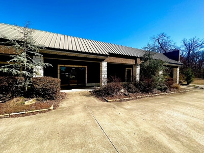 Commercial Office Building w/Acreage for Sale Antlers, Ok - image 2
