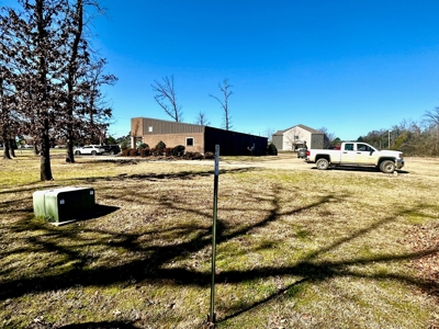 Commercial Office Building w/Acreage for Sale Antlers, Ok - image 8