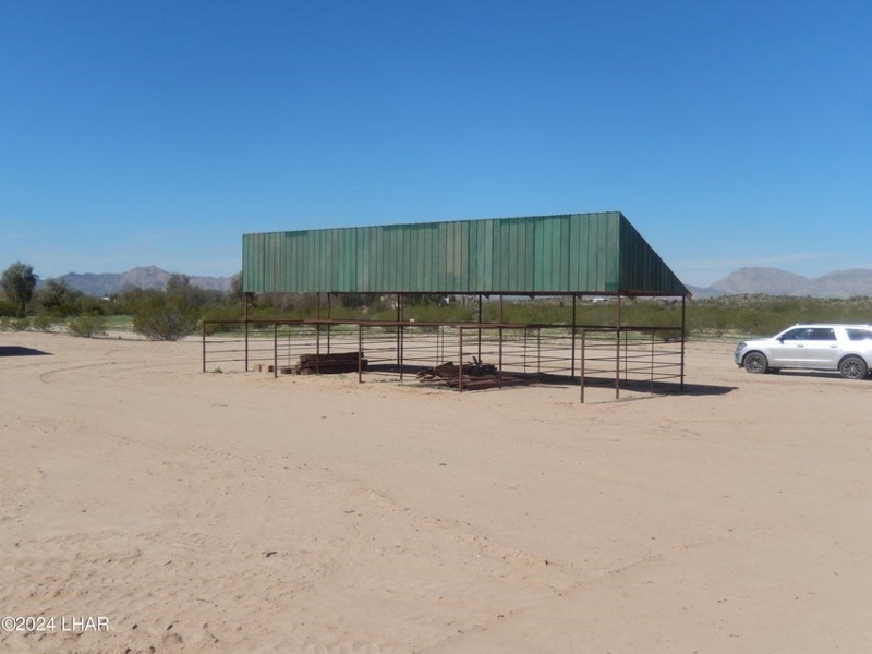 Horse Stalls w/ Shade