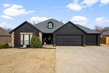 Pryor, OK Home For Sale - image 1