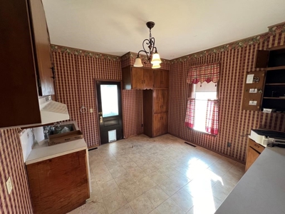 Historic home in Iola Ks - image 14