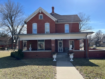 Historic home in Iola Ks - image 2