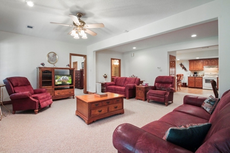 Contemporary Home in Country Club Area of West Plains MO - image 39