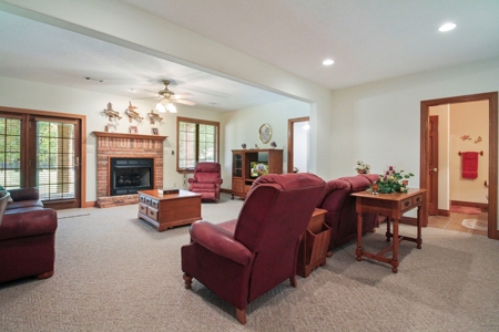 Contemporary Home in Country Club Area of West Plains MO - image 38