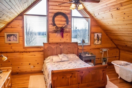 Beautiful Log Homes Situated on 250 Acres in Stockton, MO - image 21