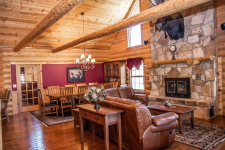 Beautiful Log Homes Situated on 250 Acres in Stockton, MO - image 4