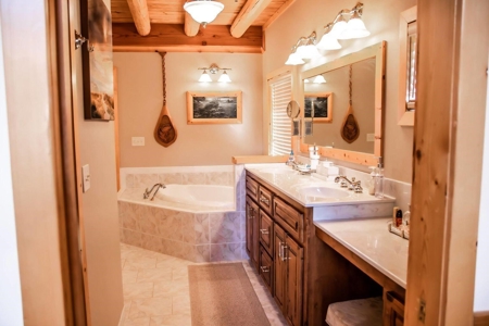Beautiful Log Homes Situated on 250 Acres in Stockton, MO - image 15