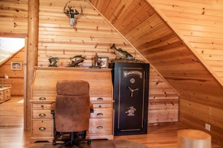 Beautiful Log Homes Situated on 250 Acres in Stockton, MO - image 20