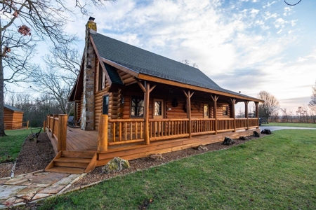 Beautiful Log Homes Situated on 250 Acres in Stockton, MO - image 25