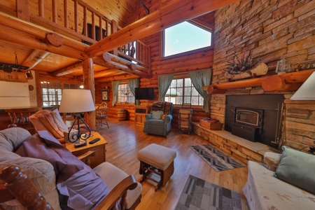Log Home with Old-Growth Forest for sale in Monroe County - image 8