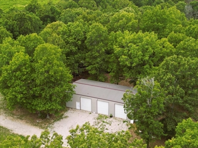 Country Home with Shop in the Heart of the Ozarks - image 24