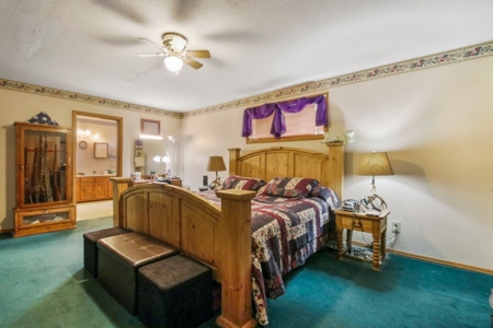Country Home with Shop in the Heart of the Ozarks - image 12
