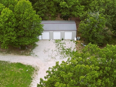 Country Home with Shop in the Heart of the Ozarks - image 23