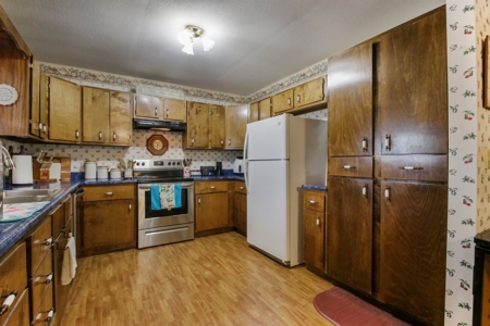 Country Home with Shop in the Heart of the Ozarks - image 7