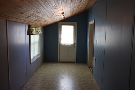 Home in Town in Koshkonong, Missouri - image 22