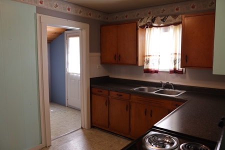 Home in Town in Koshkonong, Missouri - image 17