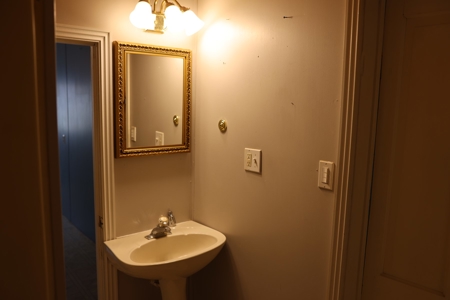 Home in Town in Koshkonong, Missouri - image 21