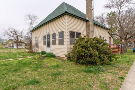 Home in Town in Koshkonong, Missouri - image 3