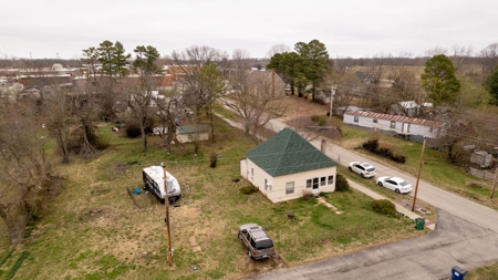 Home in Town in Koshkonong, Missouri - image 9