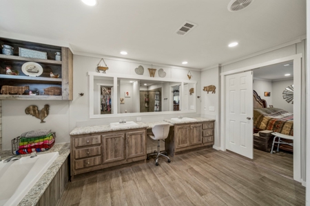 Acreage & Country Home For Sale in Mayes County OK - image 18