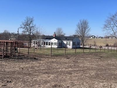 Cameron Mo Home & Acreage For Sale - image 3