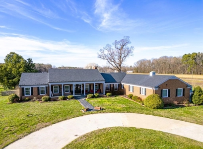 Luxury Country Living: Custom Brick Home on 84 Acres, VA - image 1