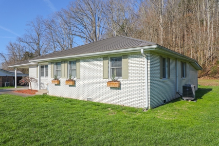 Home for auction in Liberty KY - 3BR 2 BA 1,984 SQ FT - image 2