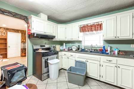 Ranch Style Home On 2 + Acres, No Flood Zone, No Hoa!! - image 25