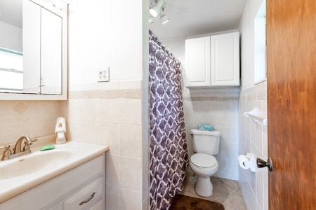 Ranch Style Home On 2 + Acres, No Flood Zone, No Hoa!! - image 19