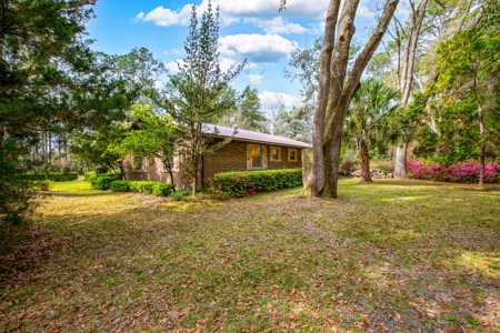 Ranch Style Home On 2 + Acres, No Flood Zone, No Hoa!! - image 4