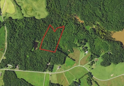 Secluded Lakeside Haven: 8.3 Acres in Clarksville, VA - image 1