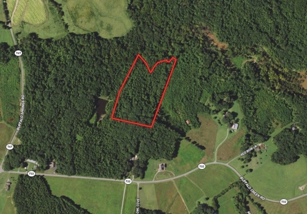 Secluded Lakeside Haven: 8.3 Acres in Clarksville, VA - image 2